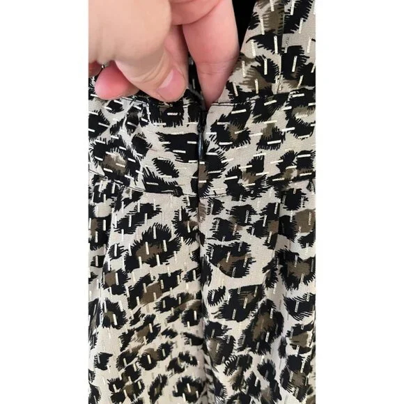 BNWT WALTER BAKER LEOPARD BLONDIE ASYMMETRICAL HEM TOP IN A MARKED SIZE XS - Picture 4 of 6